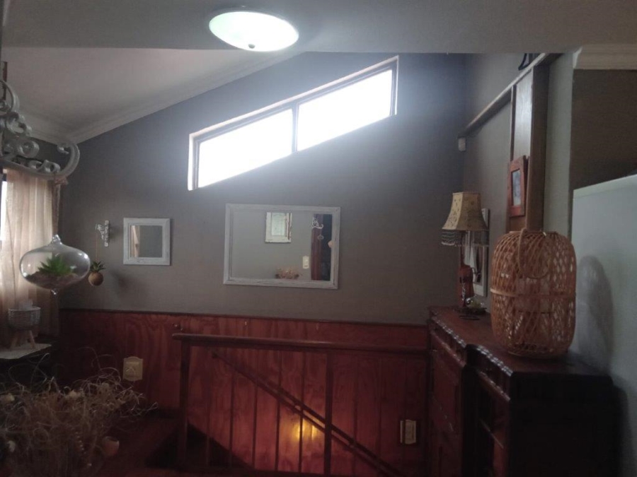 6 Bedroom Property for Sale in Paradise Beach Eastern Cape